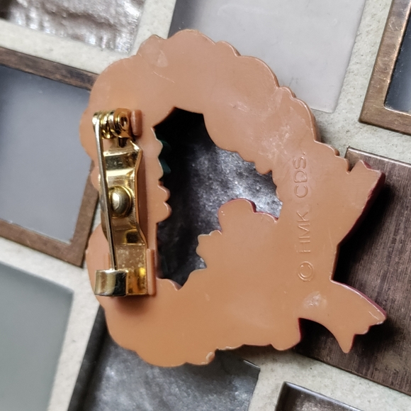 Vintage Heart Wreath Brooch-$5 add on - Picture 2 of 3